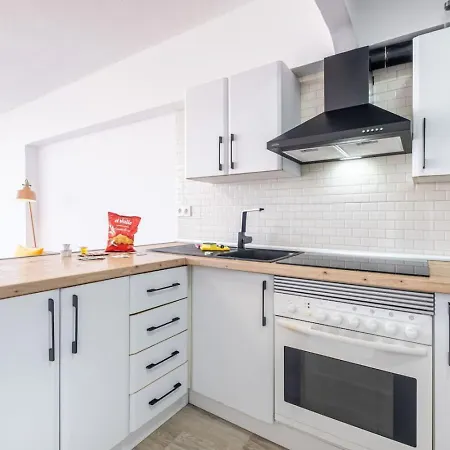 Levante Sky Views - Modern 9th Floor Near Appartement