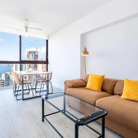 Levante Sky Views - Modern 9th Floor Near 아파트