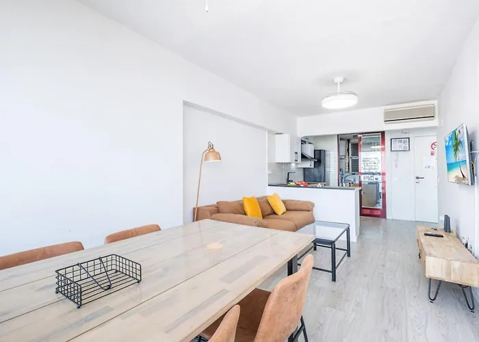 Levante Sky Views - Modern 9th Floor Near Διαμέρισμα